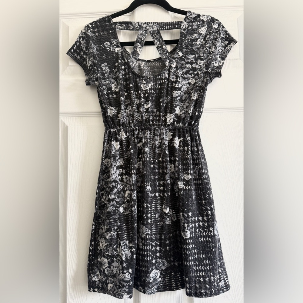 Belle Du Jour Black and White Casual Dress - Picture 2 of 4